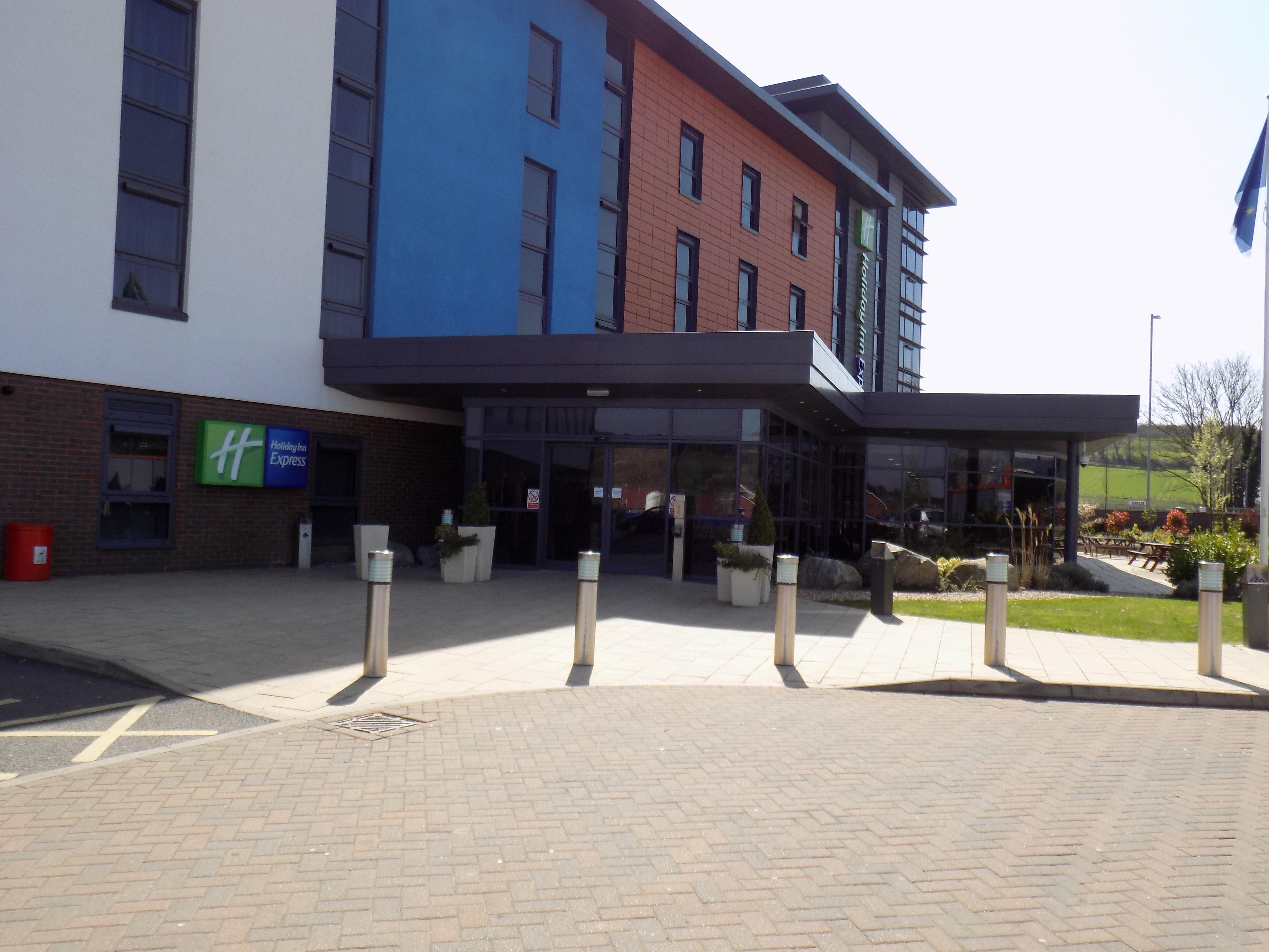 HOLIDAY INN EXPRESS DUNSTABLE AN IHG HOTEL DUNSTABLE 3 United